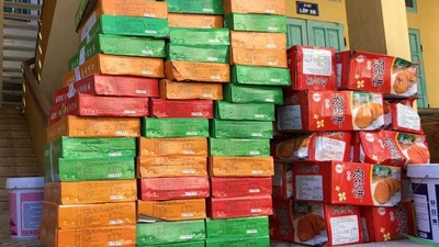 Phát hiện và tạm giữ nhiều lô bánh trung thu không rõ nguồn gốc