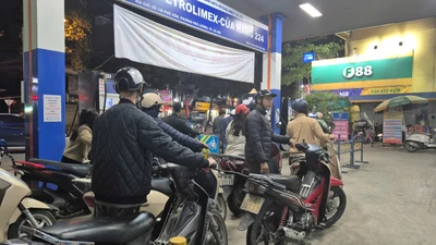 Nóng: Đồng loạt giảm nhiều loại thuế, giá xăng giảm hơn 5.600 đồng/lít