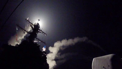 Mỹ không kích Syria, IS ngư ông đắc lợi