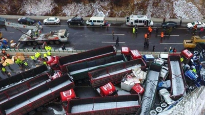 Hơn 40 xe tai nạn liên hoàn tại Trung Quốc