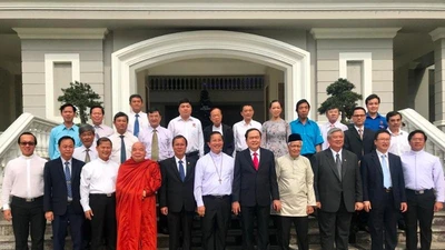 Ông Trần Thanh Mẫn chúc mừng Giáng sinh tại Bình Dương