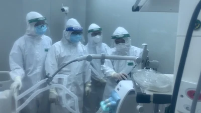 Video: Bên trong khu điều trị bệnh nhân COVID-19 nặng ở Bình Dương