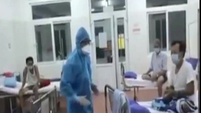 Xúc động clip bác sĩ Bệnh viện C Đà Nẵng hát cùng bệnh nhân 