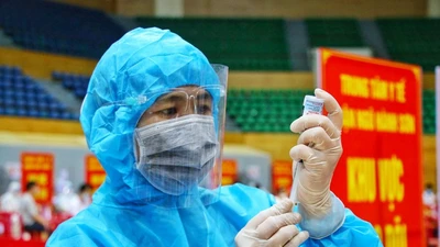 Tăng phụ cấp ưu đãi với viên chức y tế dự phòng, y tế cơ sở