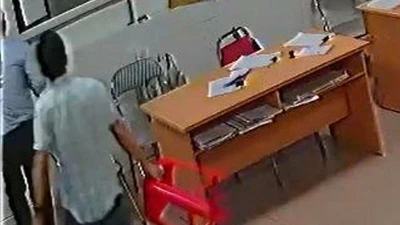 Giám đốc đánh nữ bác sĩ: 'Tát vài cái chứ có chi đâu'