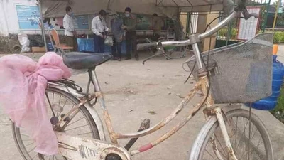 Cụ ông 89 tuổi mang rau, gạo, tiền ủng hộ chống dịch COVID-19