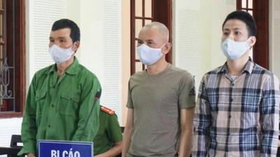 Tuyên tử hình 3 bị cáo ôm vàng, tiền đi buôn ma túy