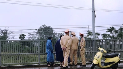 Công an thuyết phục, ngăn chặn kịp thời người phụ nữ định nhảy sông tự tử 