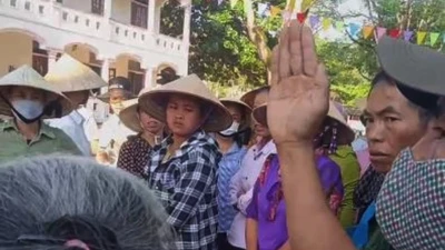 Phản đối sáp nhập trường, ngăn cản hơn 120 học sinh đến lớp 