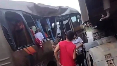 Thông tin mới vụ xe tải tông xe khách làm 23 nữ công nhân bị thương nặng