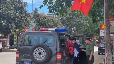 Tiếp sức nữ sinh vượt 42 km đường núi rừng đi thi vào lớp 10