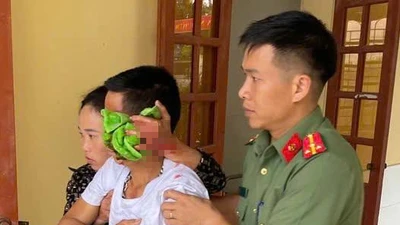 Công an nhận nhiều cuộc gọi của người bị tai nạn, chuyển dạ... trong bão số 5