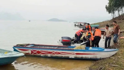 Đã tìm thấy, vớt được thi thể 6 nạn nhân trên hồ Thác Bà