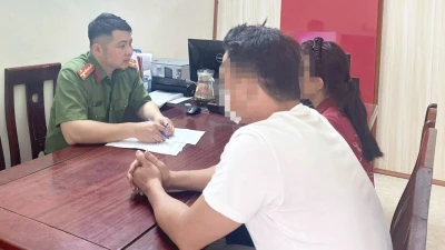 Cứu bé gái 15 tuổi bị dụ dỗ đi làm ‘việc nhẹ, lương cao’