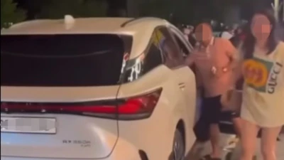 Xác định danh tính nhóm đi trên xe Lexus hành hung cô gái ở Hà Nội