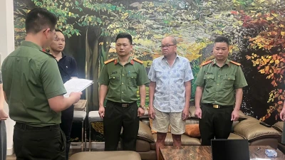 Bắt giam giám đốc doanh nghiệp, thu giữ gần 100 tấn quặng phóng xạ