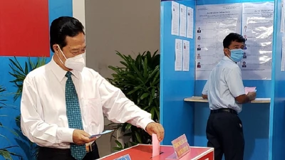 Nguyên Thủ tướng Nguyễn Tấn Dũng đi bầu cử