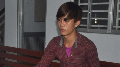 Bị CSGT giữ xe ra đường cướp chiếc khác về nhà