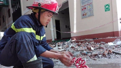 Cảnh sát PCCC và Công an Cần Thơ căng mình “hậu” cháy