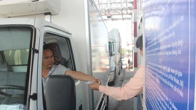 Dùng tiền 500.000 mua vé Trạm BOT Cai Lậy