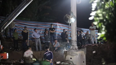 Đêm 2-1, hàng trăm người tiếp tục giải cứu bé trai rơi vào cọc bê tông sâu 35m