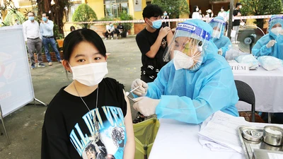 TP.HCM bắt đầu tiêm vaccine mũi 3 cho người dân