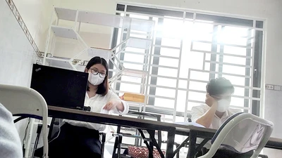 Bên trong phòng làm hồ sơ tại Công ty Sunrise HR. Ảnh: NGUYỄN YÊN