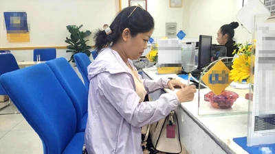 Khi không còn nhu cầu sử dụng thẻ tín dụng, người dùng nên làm thủ tục hủy thẻ. Ảnh: NVCC