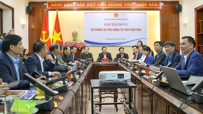 Hội đồng Tiền lương Quốc gia nhóm họp chốt mức tăng lương tối thiểu vùng. Ảnh: V.LONG