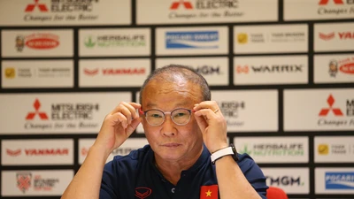 Ông Park họp báo 8 phút và nghi ngờ Indonesia cài 'gián điệp'