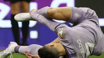 Ronaldo bất ngờ gặp tai nạn 