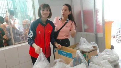 Cơm có thịt của Trang…