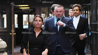 Xúc động Wayne Rooney bật khóc khi em trai hạ gục đương kim vô địch FA Cup