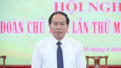 Bộ Chính trị giới thiệu ông Lê Tiến Châu sang Mặt trận Tổ quốc