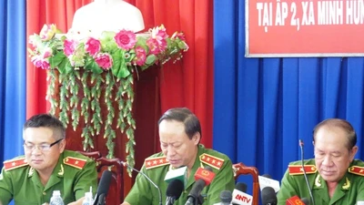 Chùm ảnh: Họp báo vụ thảm sát ở Bình Phước