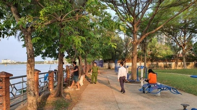 Nhiều người đi câu cá không đeo khẩu trang bị phạt