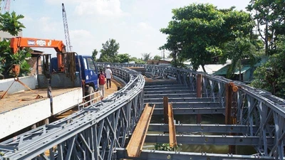 Cuối tháng 10 sẽ hoàn thiện cầu sắt An Phú Đông