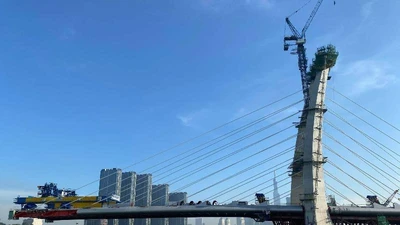 Ngắm hình hài cầu Thủ Thiêm 2 từ sông Sài Gòn