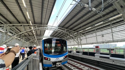 Tàu metro số 1 chính thức lăn bánh đoạn trên cao