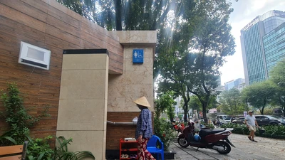 Vì sao TP.HCM thiếu nhà vệ sinh công cộng?