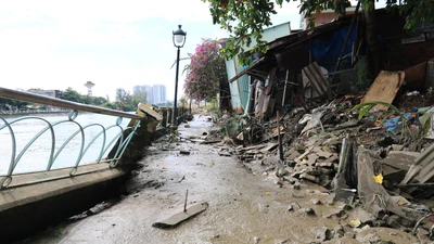 Bờ kè Thanh Đa sau hơn 3 tháng sạt lở vẫn ngổn ngang