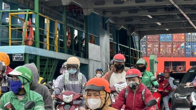 Người dân bắt đầu quay trở lại TP.HCM sau kỳ nghỉ Tết Dương lịch