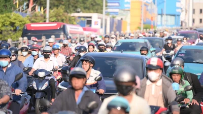 Tiếp tục phân luồng, lắng nghe để điều tiết giao thông trên đường Cộng Hòa 