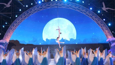 Hàng vạn người dự đêm khai hội du lịch Sầm Sơn