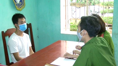 Bị công an bắt giữ vì lừa bán khẩu trang qua mạng