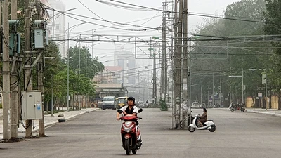 Cột điện 'bẫy' người đi đường ở thành phố Sầm Sơn