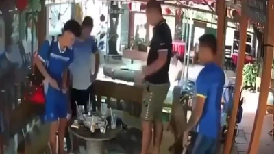 Hòa Bình: Xô xát từ việc mượn điếu cày, 1 người tử vong