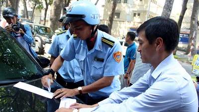 Ông Đoàn Ngọc Hải tiếp tục xử lý vi phạm vỉa hè