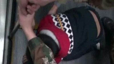 Clip: Giải cứu bé 6 tuổi bị kẹt tay trong thang cuốn