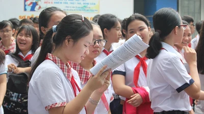 Clip: Học sinh TP.HCM bắt đầu cuộc đua vào lớp 10